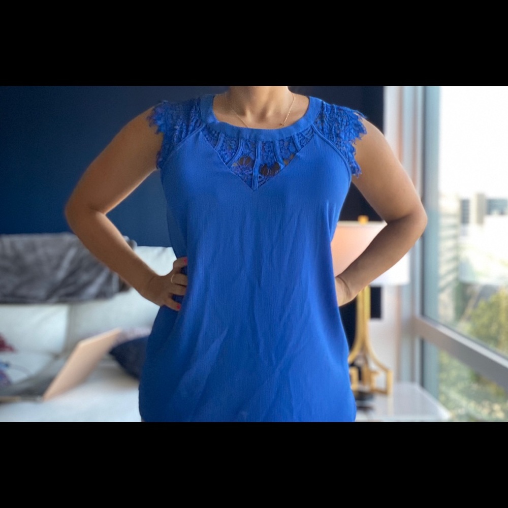 Lace detail short sleeve. Vibrant blue